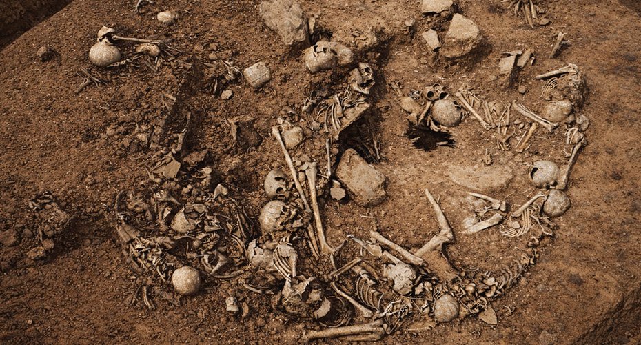 Archaeologists Uncover Evidence of Violence Against Families in an Iron Age Burial 1 Archaeologists Uncover Evidence of Violence