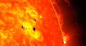 Scientists Track Powerful Solar Flare